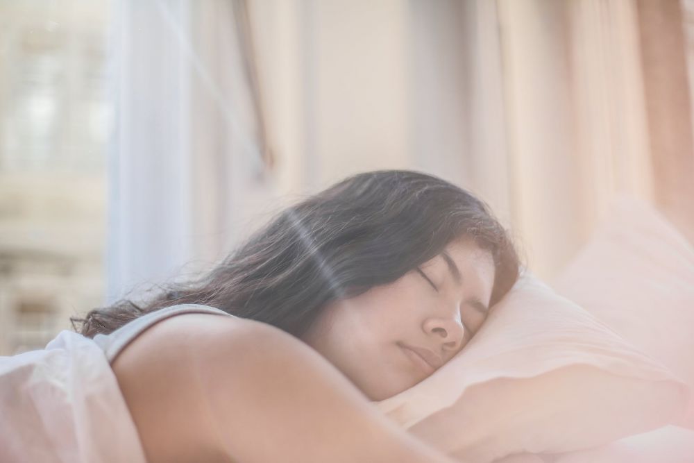 5 Tips Mengatasi Tidur Ngiler yang Bikin Tak Nyaman, Gak Perlu Malu!