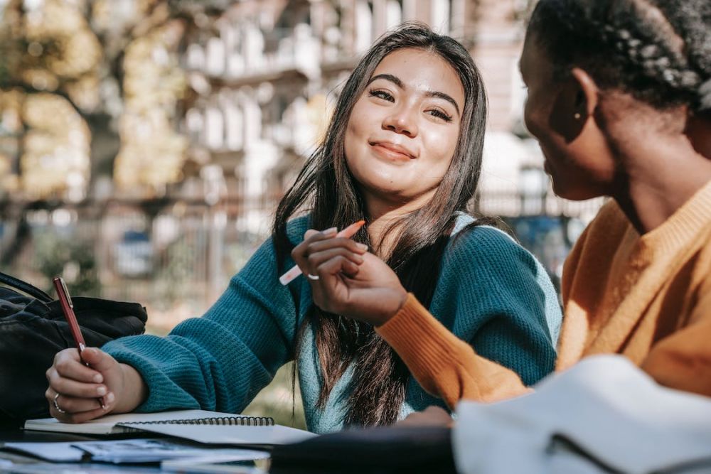 5 Zodiak Perempuan Paling Ramah dan Suka Berpenampilan Menarik 