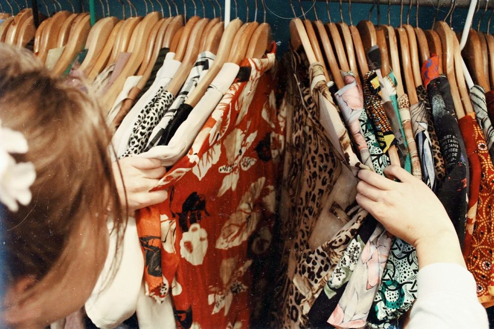 Nostalgia Beli Pakaian Bekas di Pasar Kodok Tabanan