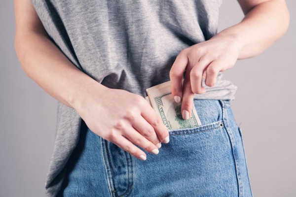 Kelola Finansial dengan Mindful Spending, Gak Panik saat Harga Naik!