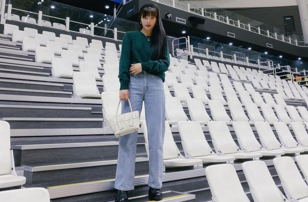 10 Inspirasi Outfit Kuliah ala Member Red Velvet, Keren saat Ngampus