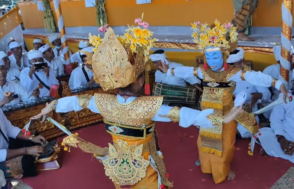 Sejarah Tari Bali Topeng Legong dari Desa Ketewel, Sakral