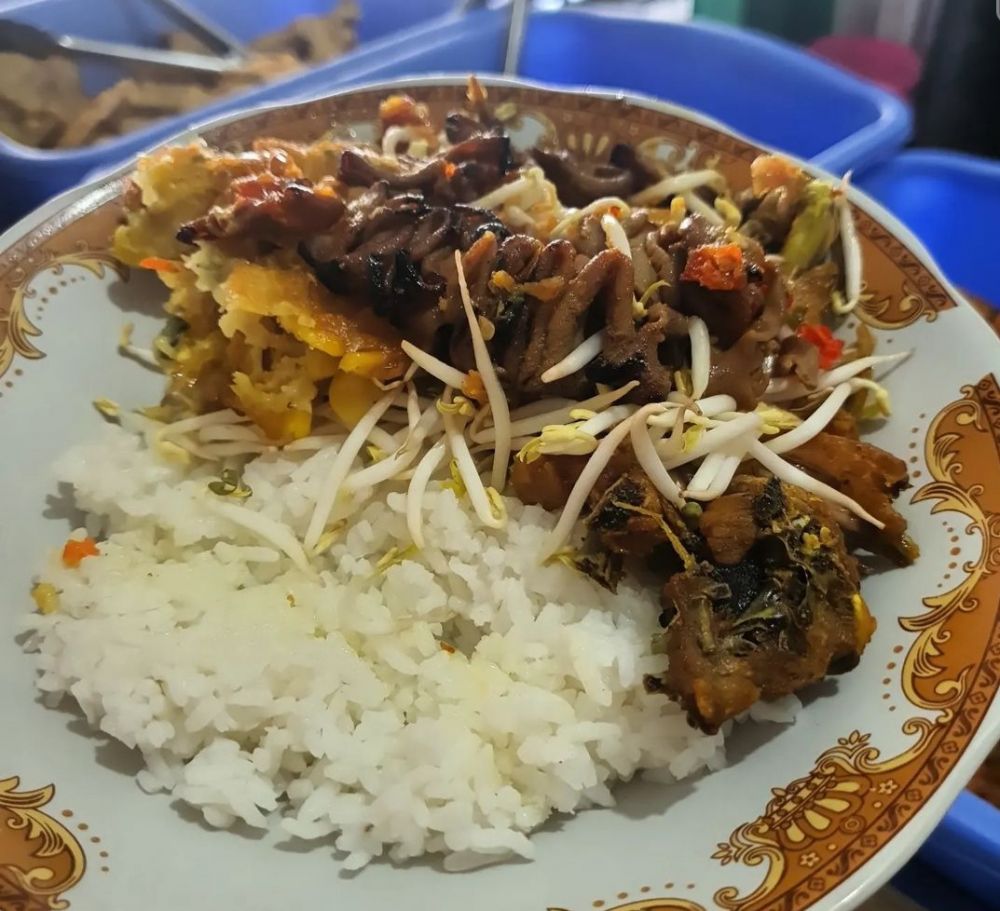 5 Kuliner Sego Sambel Terenak di Malang, Gak Cukup Seporsi