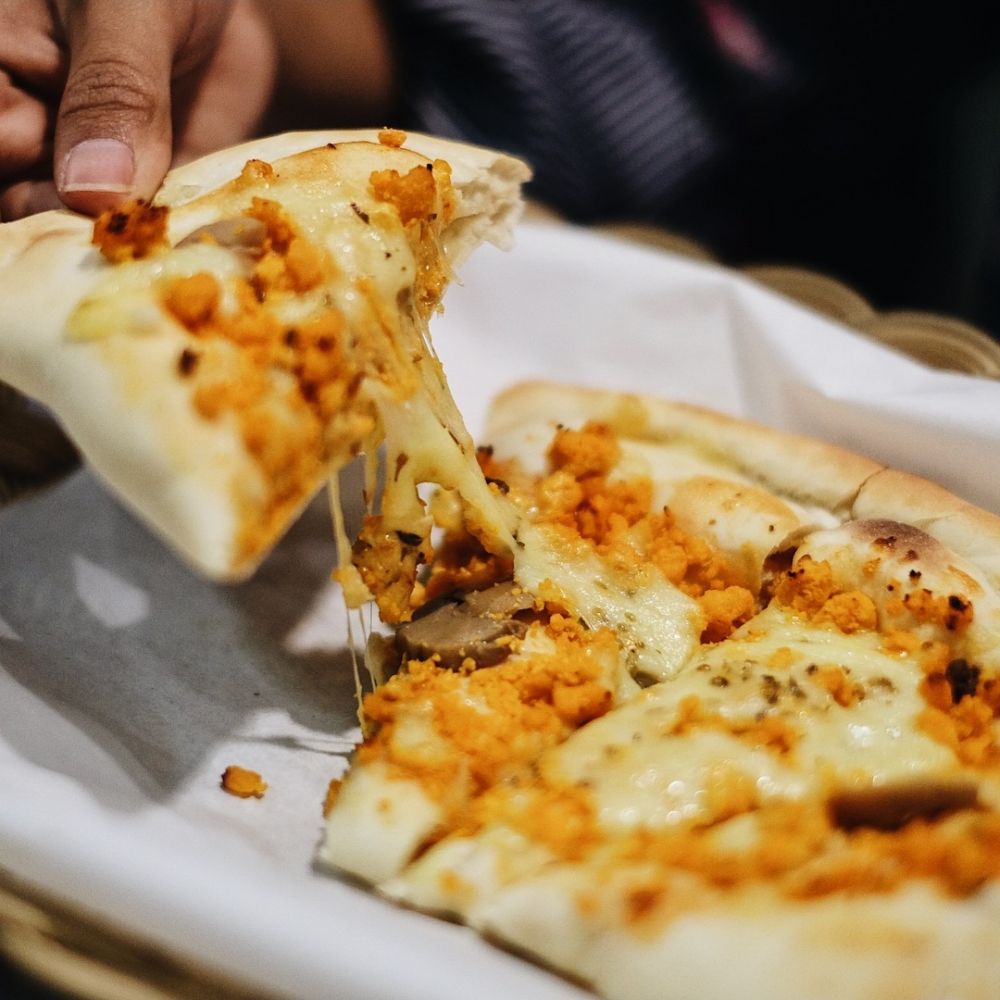 7 Tempat Makan Pizza Paling Enak di Surabaya