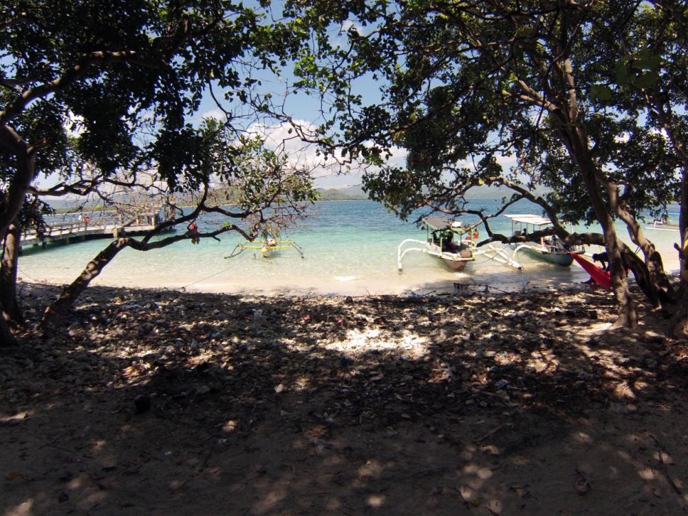 Indahnya Gili Rengit di Lombok, Air Lautnya Sebening Kaca