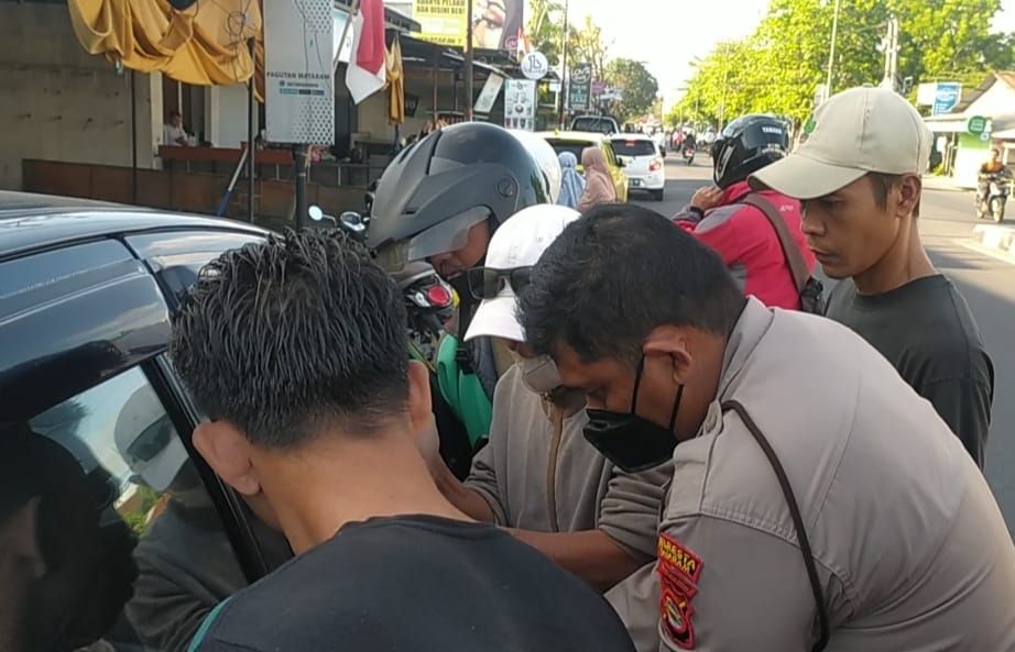 Dua Balita di Mataram Terkunci di Mobil saat Ibunya Beli Kue