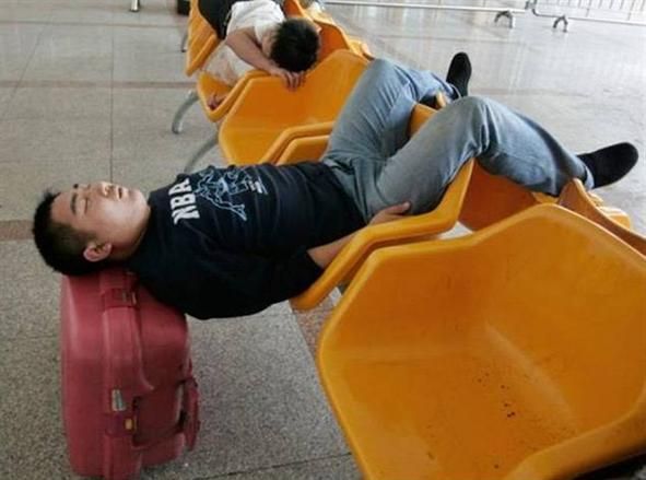 10 Momen Kocak di Bandara yang Tak Terduga 