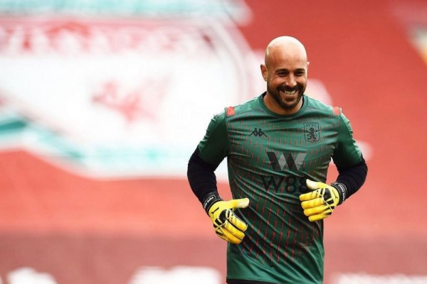 10 Potret Pepe Reina, Kiper yang Selalu Bermain di Tim Elite Eropa