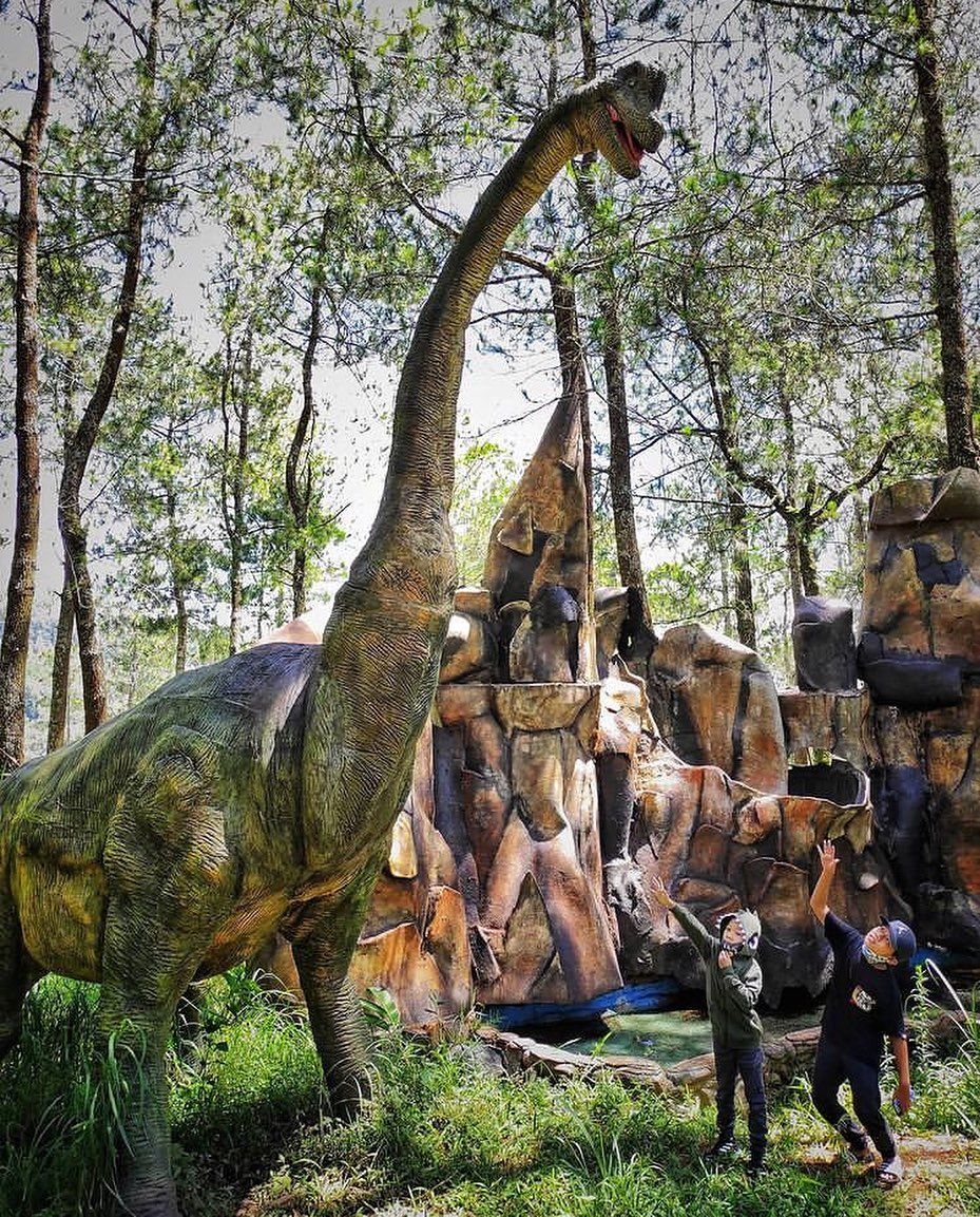 5 Alasan Harus Berkunjung ke Mojosemi Dinosaurus Park
