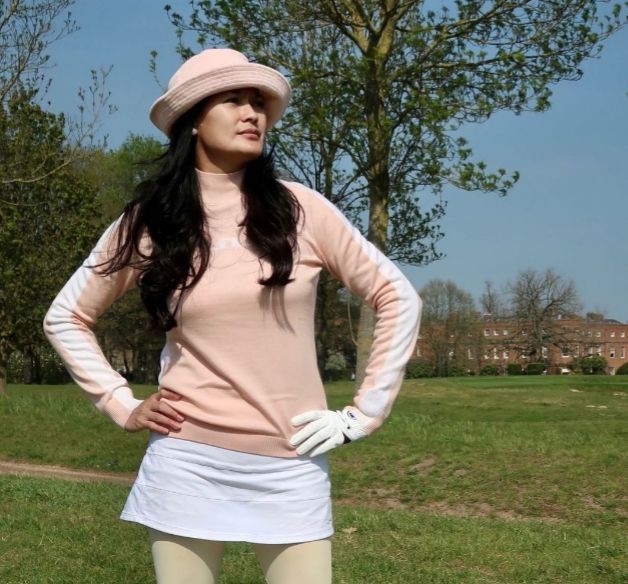 9 Gaya Artis Perempuan Senior dengan Topi, Makin Stylish! 