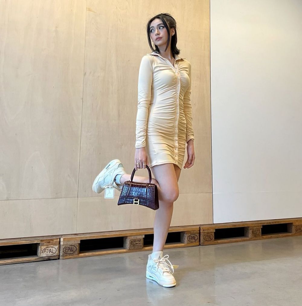 10 Ide Daily Outfit ala Tamara Dai yang Tampil di Paris Fashion Week