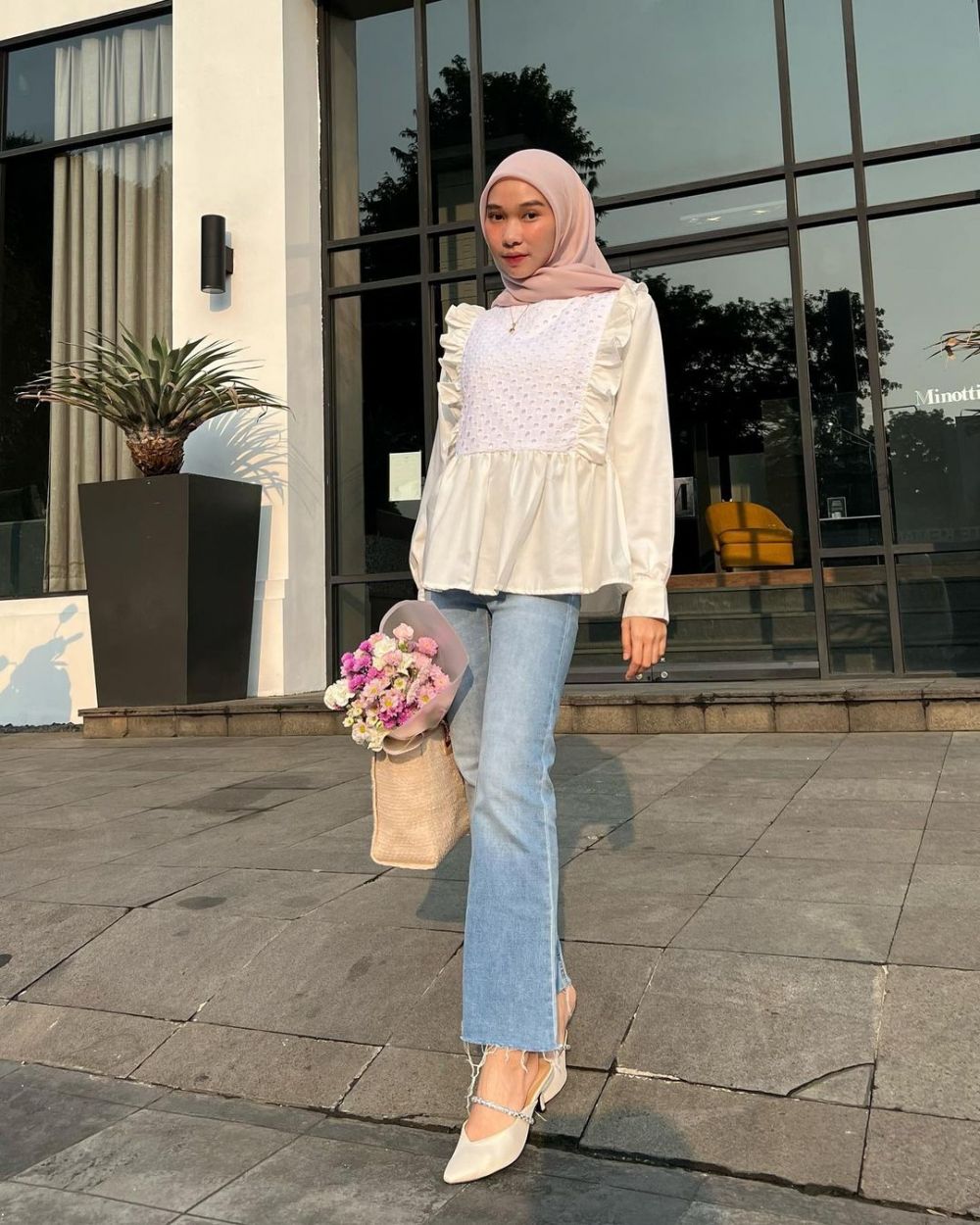 OOTD Hijab Simple Untuk Hangout Ala Selebgram Astri Ratnasar