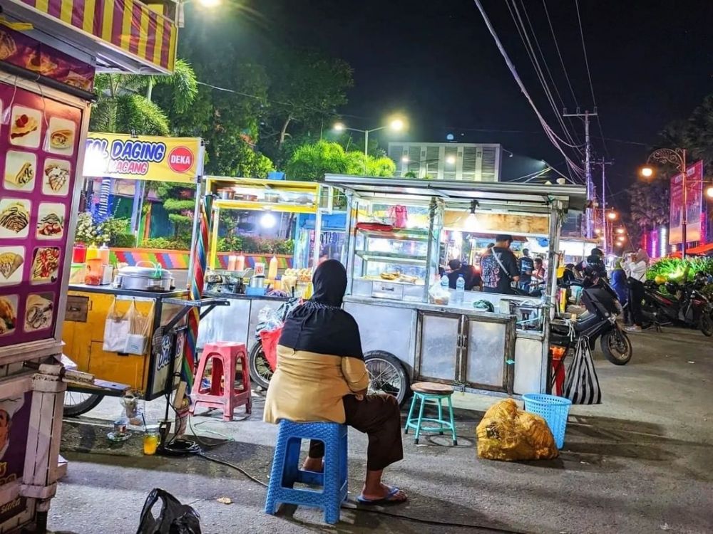 6 Pesona Alun-alun Kota Madiun, Wisata Keluarga Super Murah