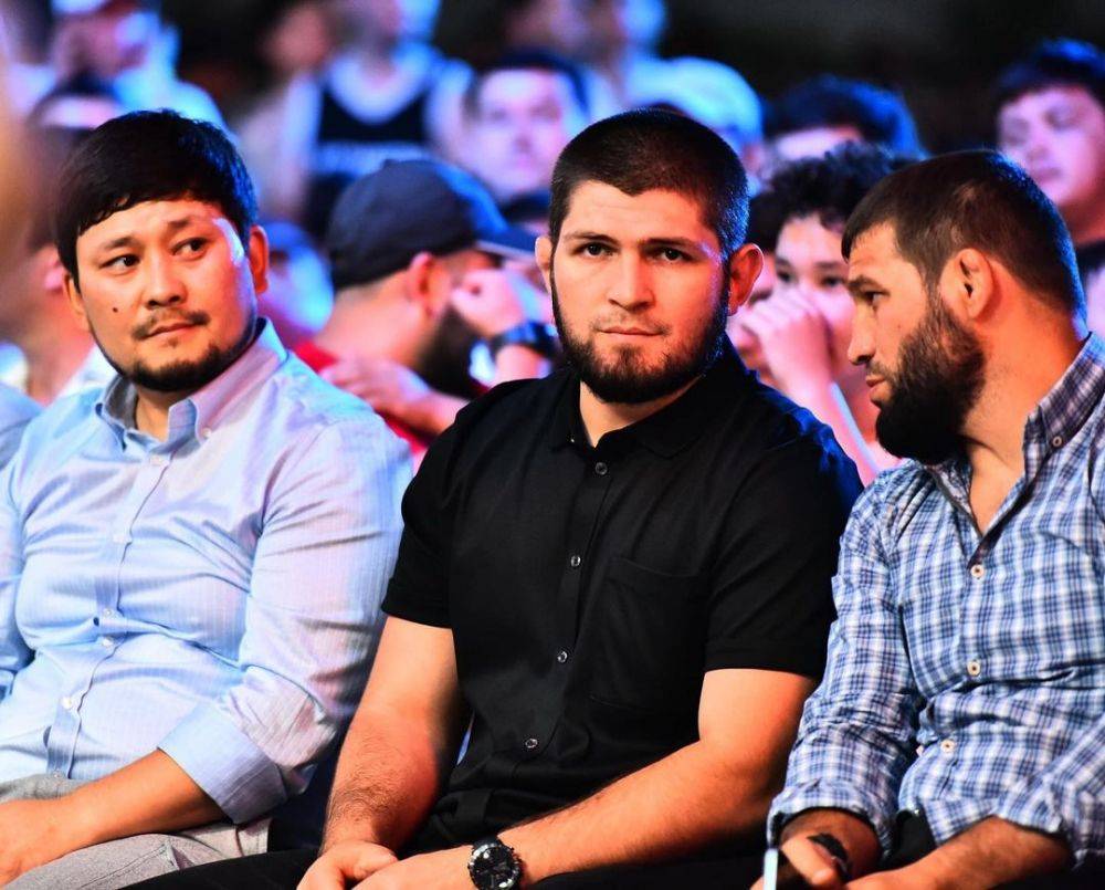 10 Potret Hangout Khabib Nurmagomedov Bareng Sahabat