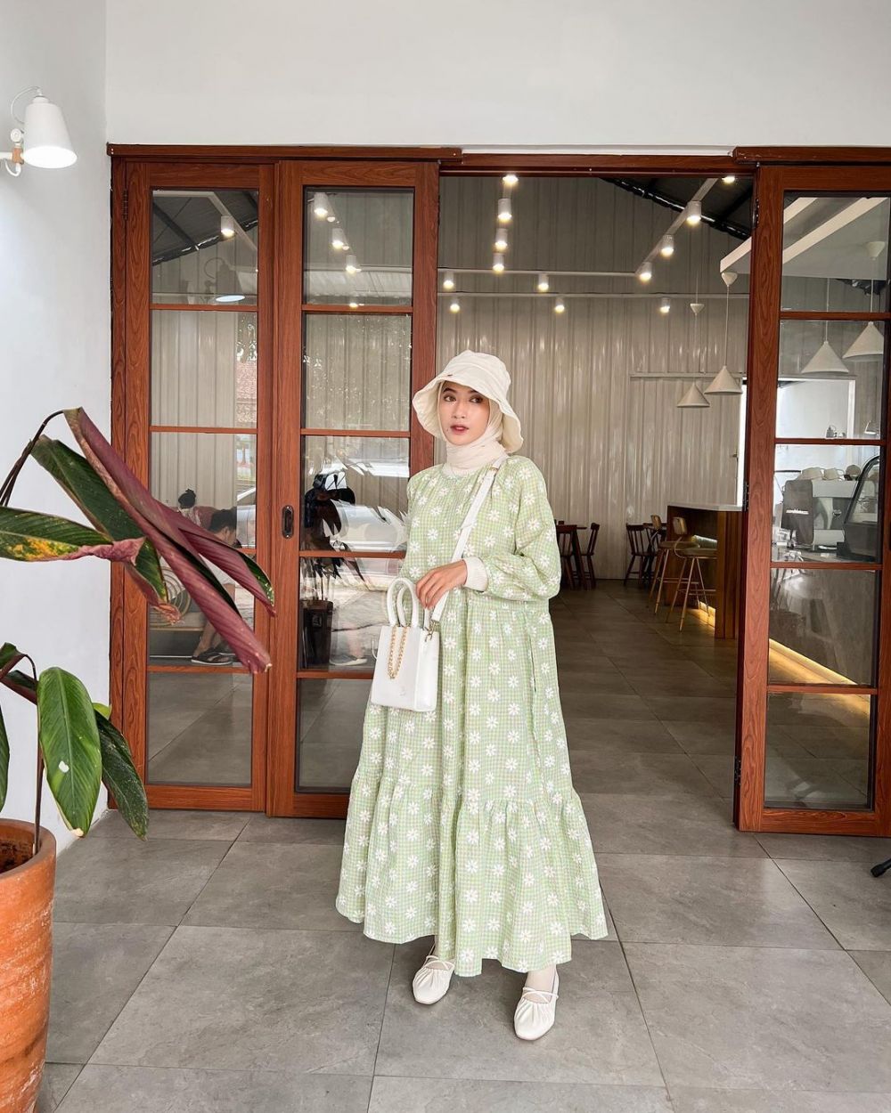 9 Ide Outfit Warna Mint Hijab, Trend Warna Terbaru yang Bikin Adem