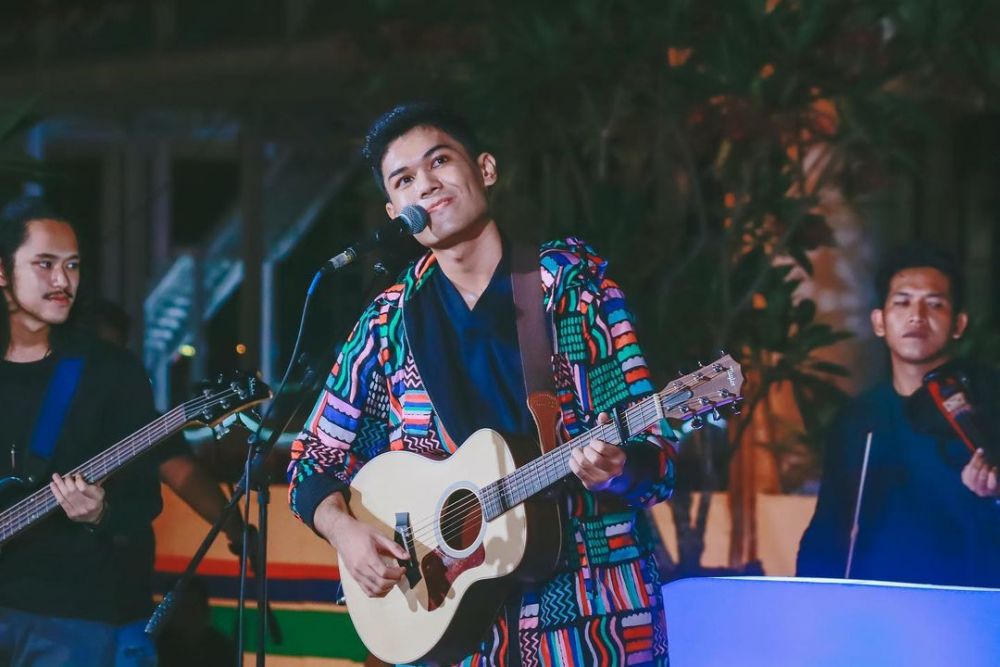 15 Penyanyi Indonesia Nama Depan R, punya Segudang Prestasi