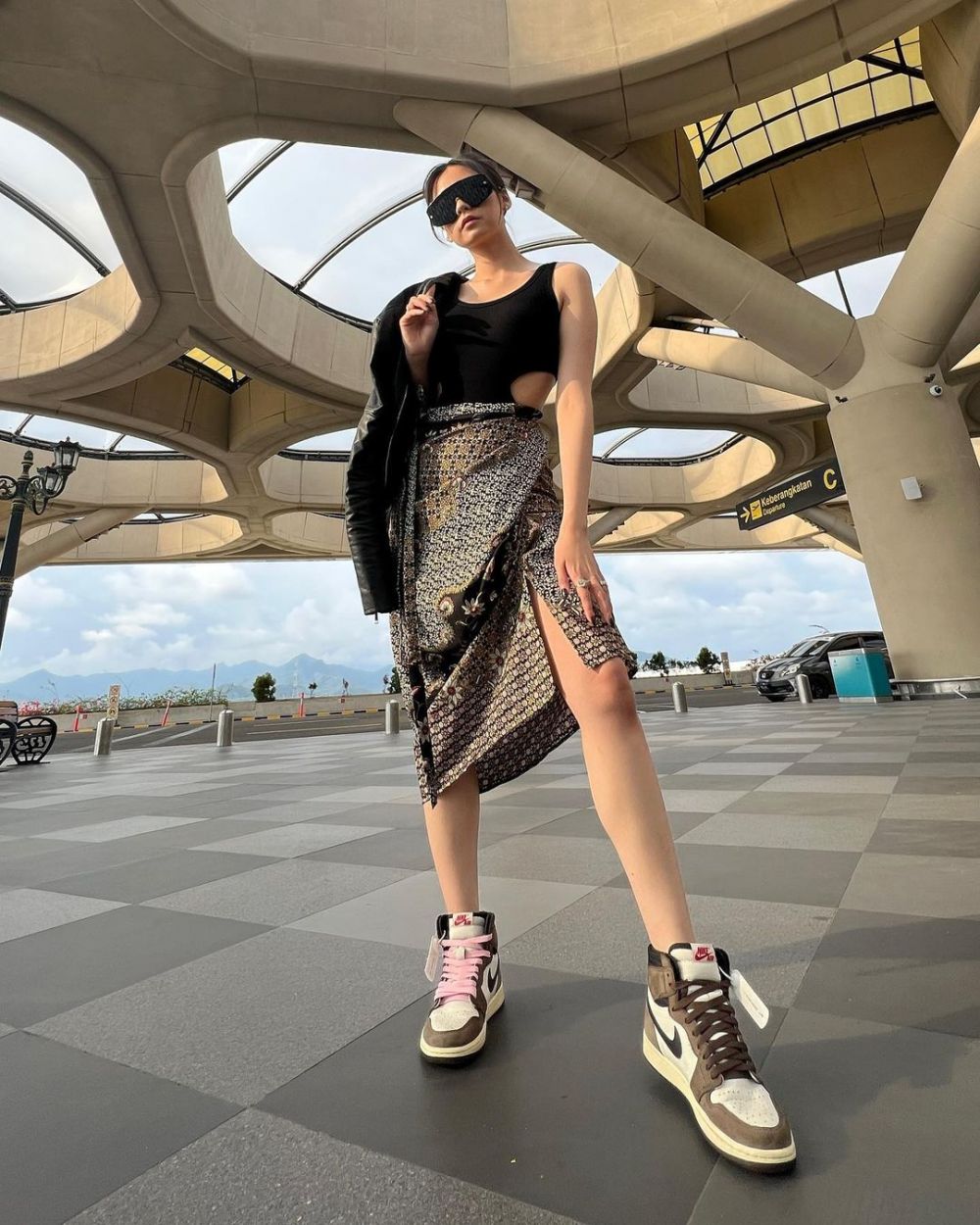 10 Ide Daily Outfit ala Tamara Dai yang Tampil di Paris Fashion Week