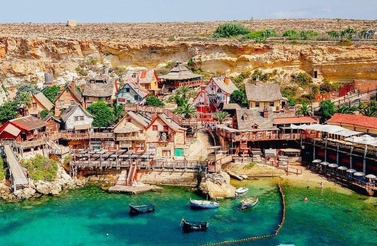10 Potret Desa Popeye di Malta, Unik Ala Negeri Dongeng!