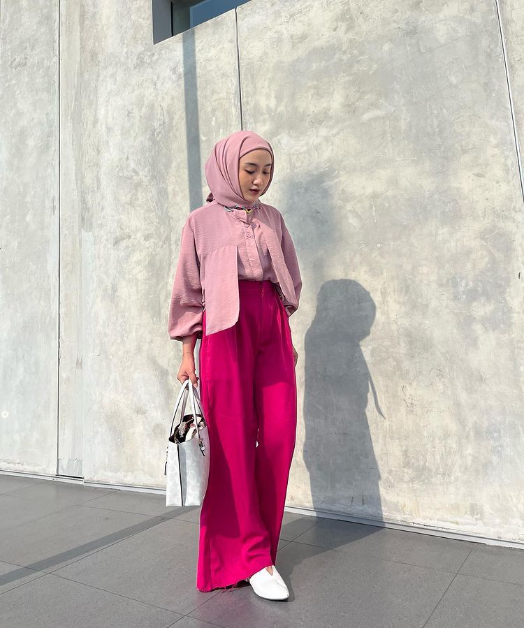 Ide Padu Padan Outfit Nuansa Fuschia Ala Thafanya Sabila