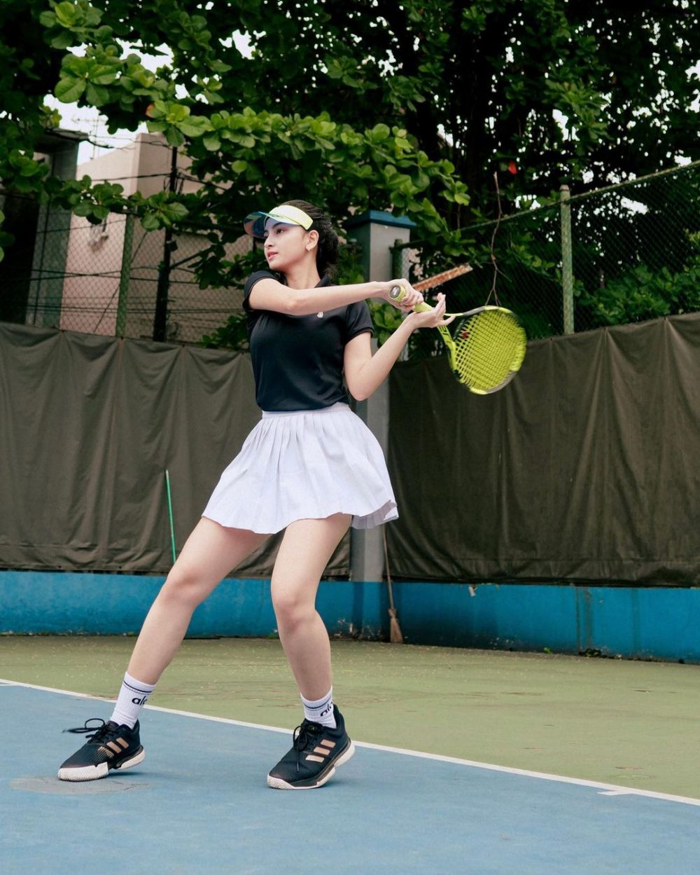 10 Potret Pretty Sporty Valeria Tifanka saat Bermain Tenis, Memukau!
