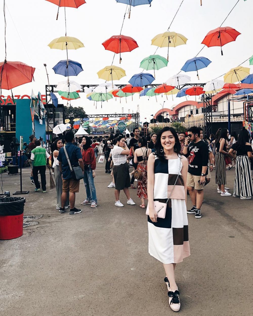 10 Inspirasi OOTD Traveling ala Ify Alyssa, Modis Abis!