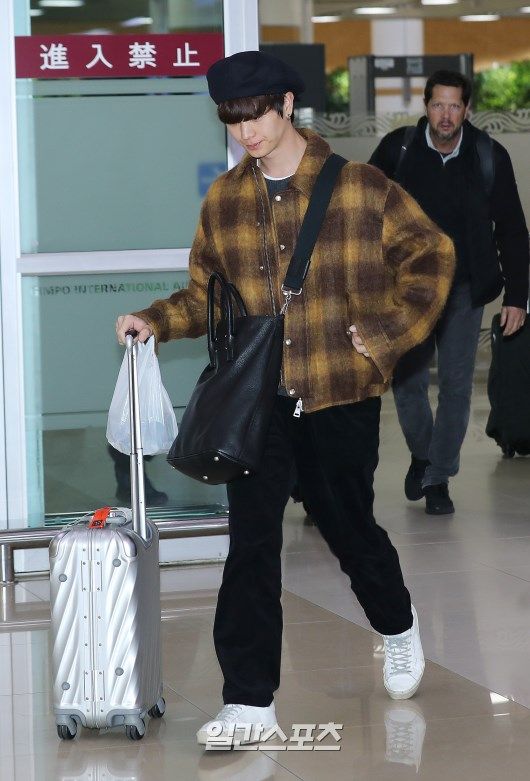 15 Ide OOTD Kece ala Sungjae BtoB, Effortless Tapi Stylish 