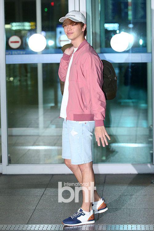 15 Ide OOTD Kece ala Sungjae BtoB, Effortless Tapi Stylish 