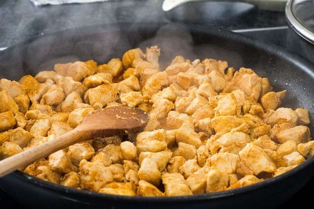 Resep Oseng Mercon Daging Ayam, Pedasnya Bikin Mulut Jontor