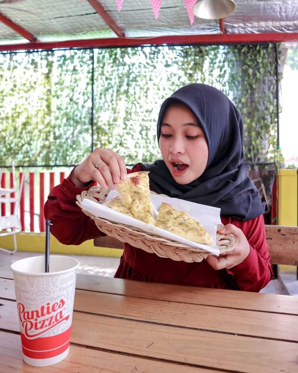 6 Tempat Makan Pizza Enak di Solo, Harganya Gak Bikin Kantong Bolong