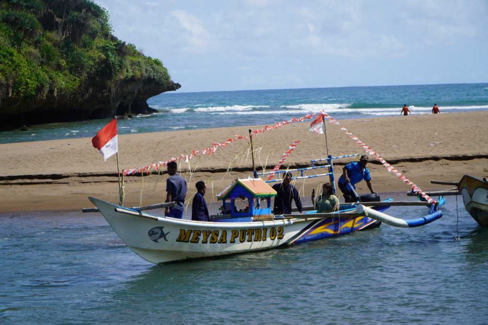 Tradisi Sedekah Laut Pantai Baron, Cara Nelayan Ungkapkan Rasa Syukur 