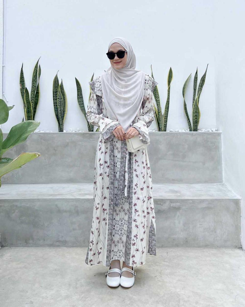 Adem dipandang, 9 OOTD Hijab dengan Gamis ala Selebgram Nyimas Juniar