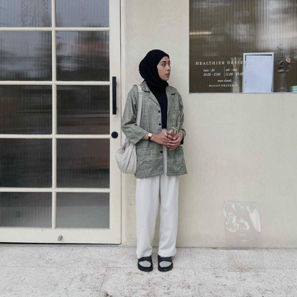 9 Ide OOTD Hijab Pakai Blazer, Outfit Simpel Ngantor