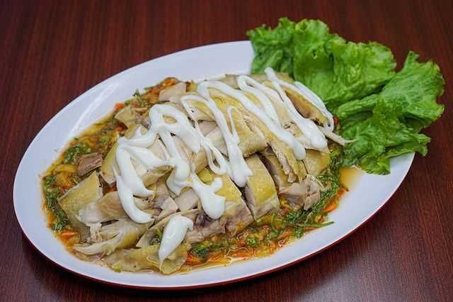 Resep Salad Ayam Vietnam Campuran Rasa Asam, Pedas, dan Manis, Maknyus