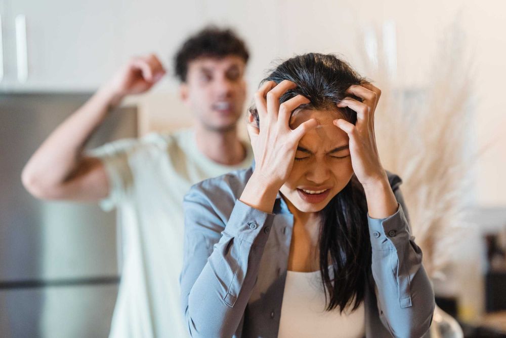 5 Penyebab Pasangan Temperamen dan Abusive padamu, Kok Bisa?