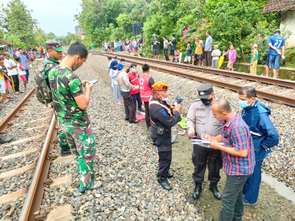 Nenek di Kulon Progo Tewas Tertabrak Kereta Api Bandara YIA 