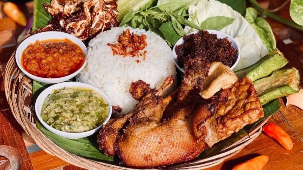 6 Rekomendasi Tempat Makan Bebek Bumbu Hitam di Malang