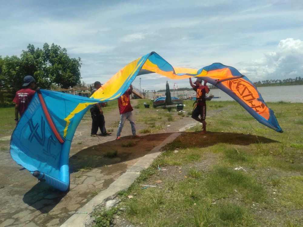 Kitesurfing Bakal Jadi Wahana Wisata Baru di Pantai Depok 