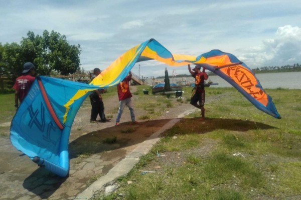 Kitesurfing Bakal Jadi Wahana Wisata Baru di Pantai Depok