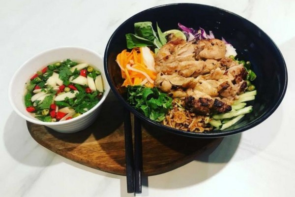 Resep Salad Ayam Vietnam Campuran Rasa Asam, Pedas, dan Manis, Maknyus