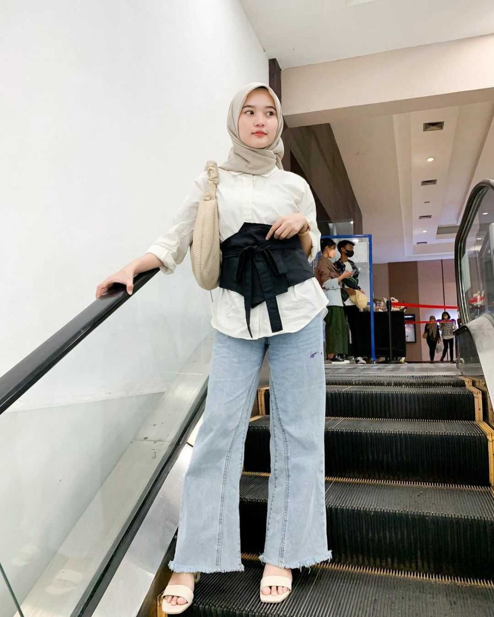 9 Ide OOTD Kuliah ala Selebgram Siska Amera, Bikin Nyaman Seharian!