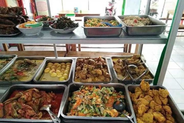 6 Rekomendasi Tempat Makan Prasmanan di Blitar