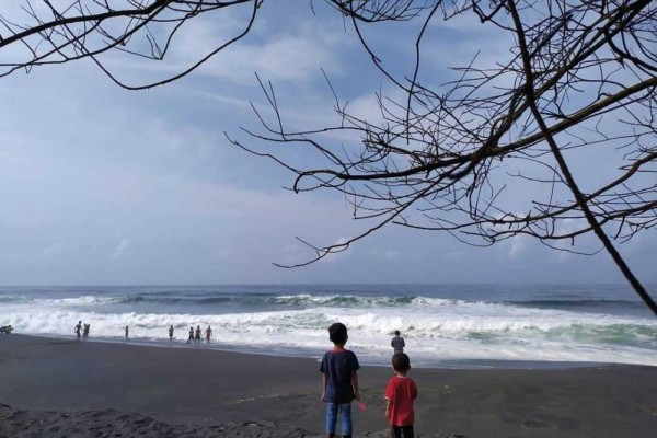 Pantai Bugel Kulon Progo: Info Lokasi, Harga Tiket, dan Tips