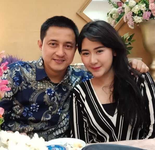 9 Potret Mesra Ricky Subagja dan Istri di Pernikahan Ketiga