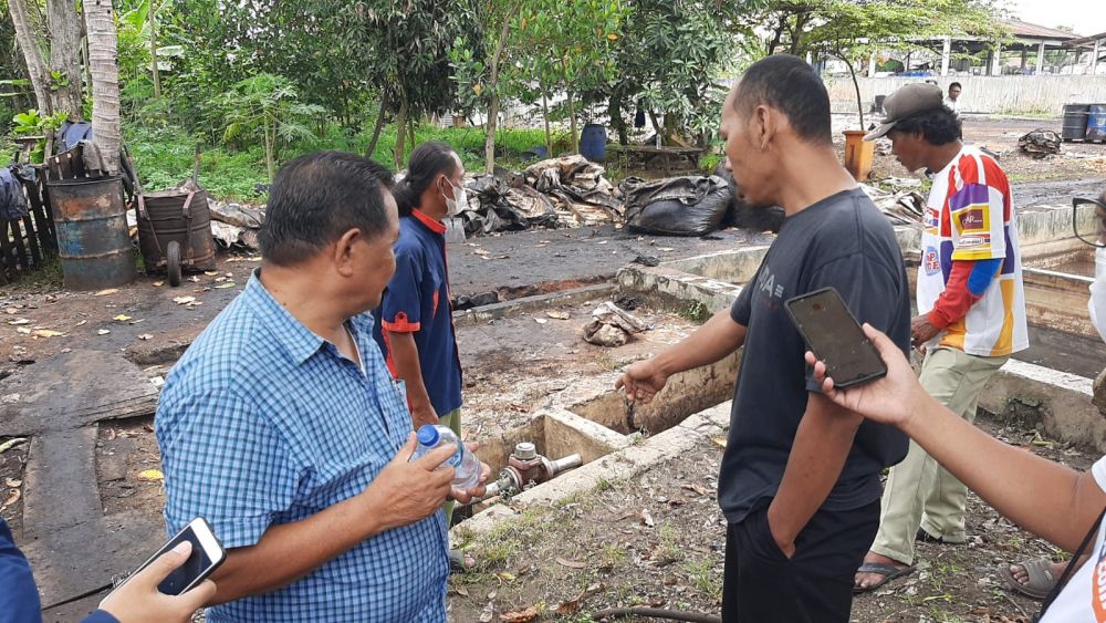 Warga Geruduk Gudang Oli di Serang, Pemilik Gak Mau Menutup