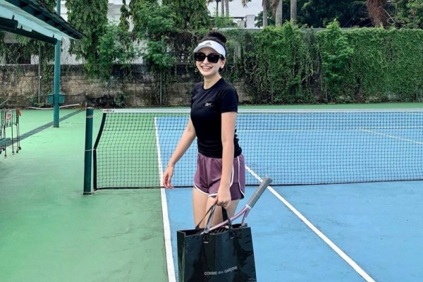 10 Potret Pretty Sporty Valeria Tifanka saat Bermain Tenis, Memukau!