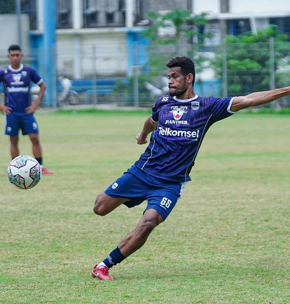 Persib Tepis Isu Ricky Kambuaya Bakal Merapat ke PSM Makassar