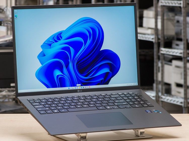 5 Rekomendasi Laptop 17 Inci, Layar Besar Performa Maksimal! 