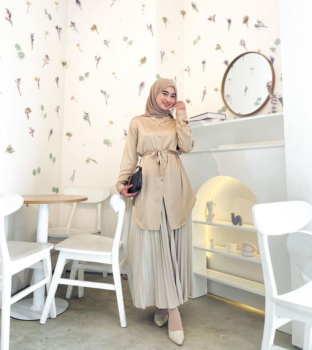 Padu Padan Outfit Hijab dengan Rok Plisket