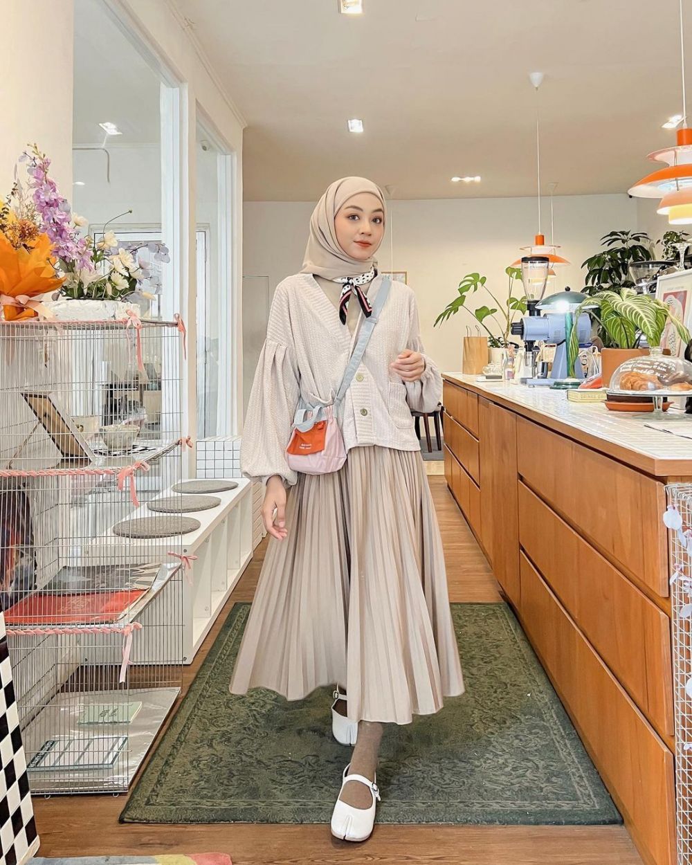 Padu Padan Outfit Hijab dengan Rok Plisket