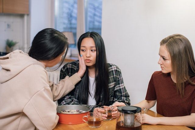 5 Tipe Teman yang Merusak Mental, Sebaiknya Dijauhi!